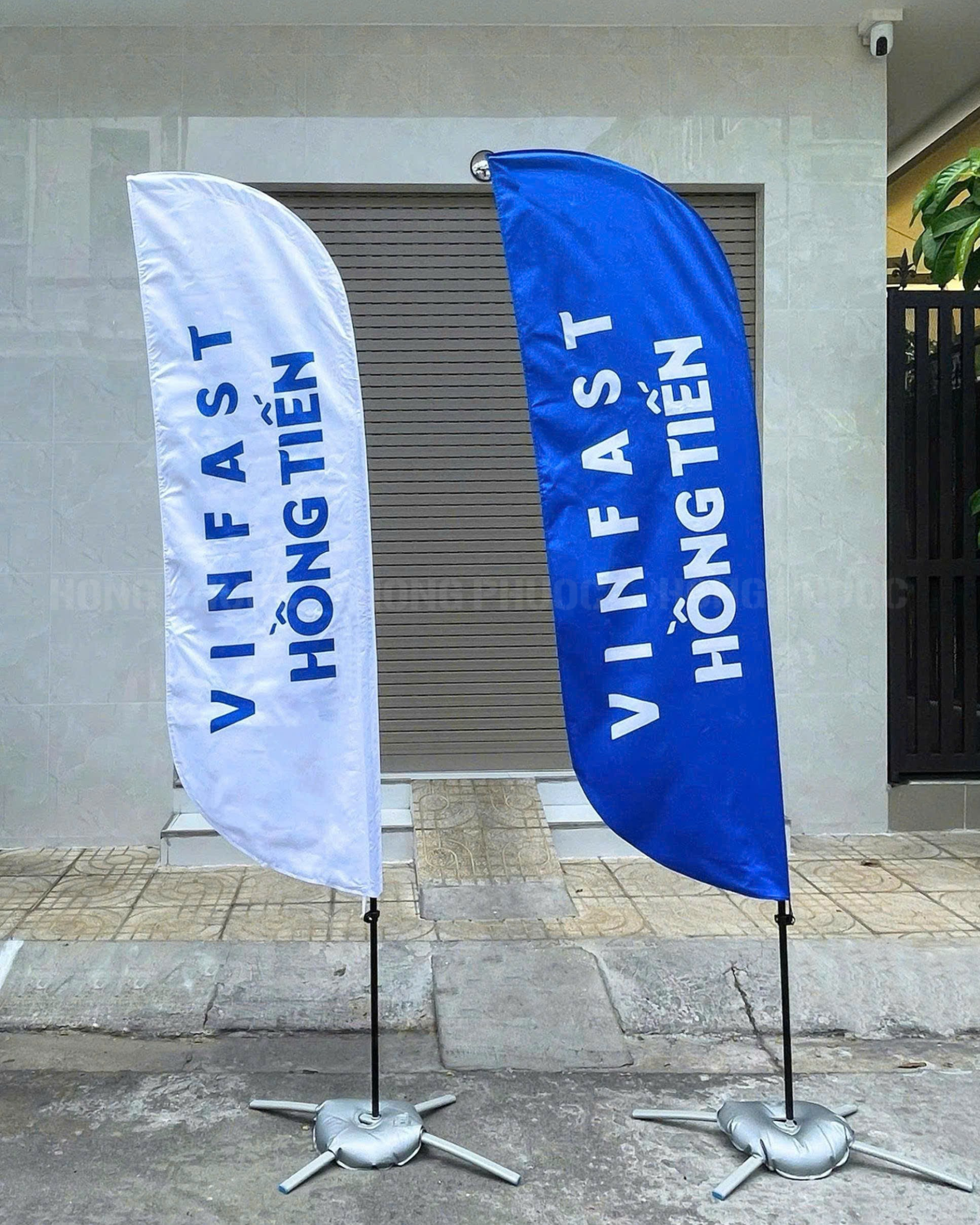 Quảng Cáo Di Động Ngoài Trời Với Cờ Phướn